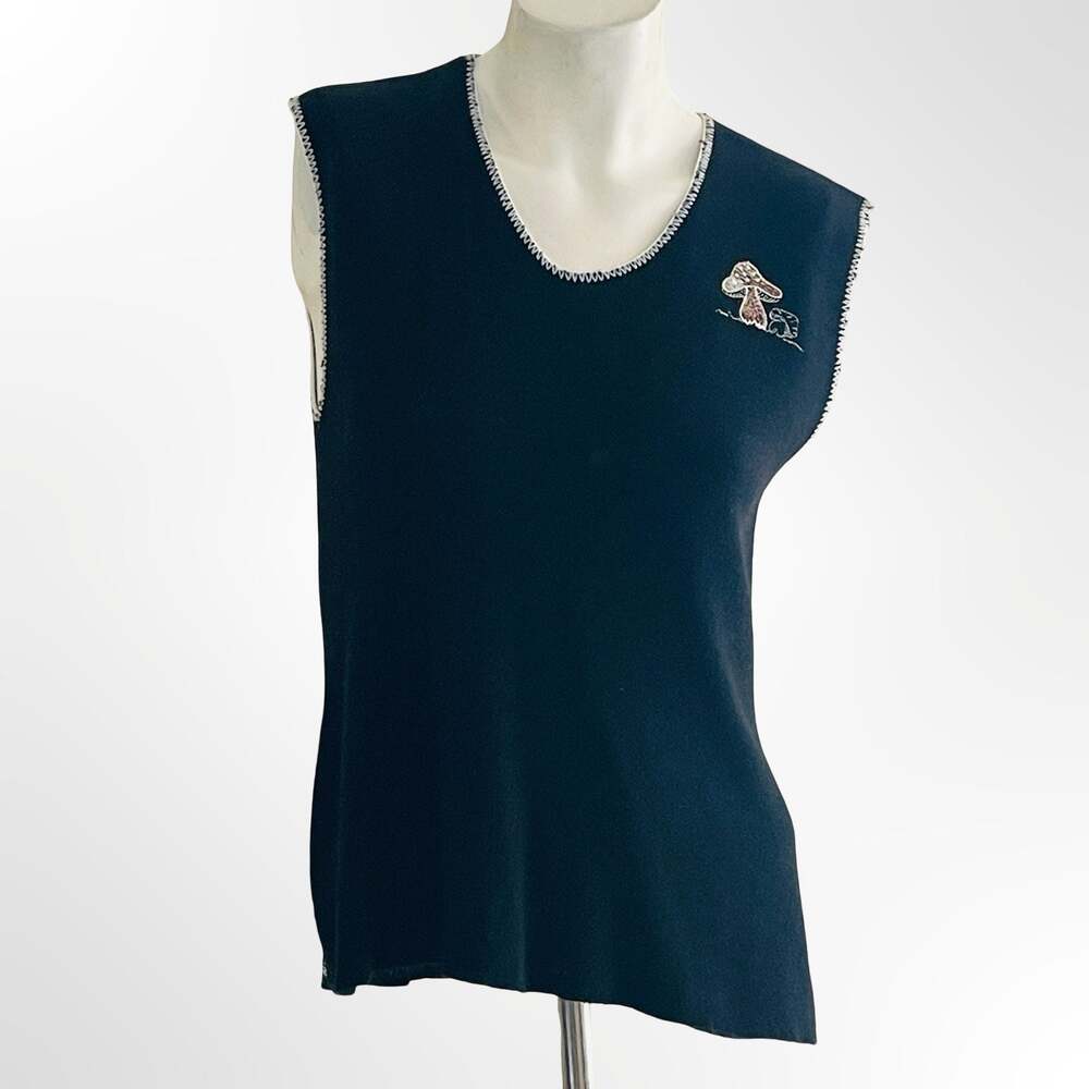 Vintage Black Knit Sleeveless Tank Top Sweater Vest with Mushroom Graphic